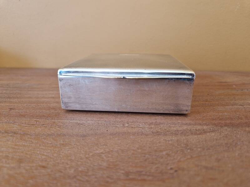 Hoka - Etui à cigarettes ou à cigares en métal argenté et bois