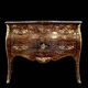 Commode sauteuse galbée en laque à décor Chinois époque début XXeme