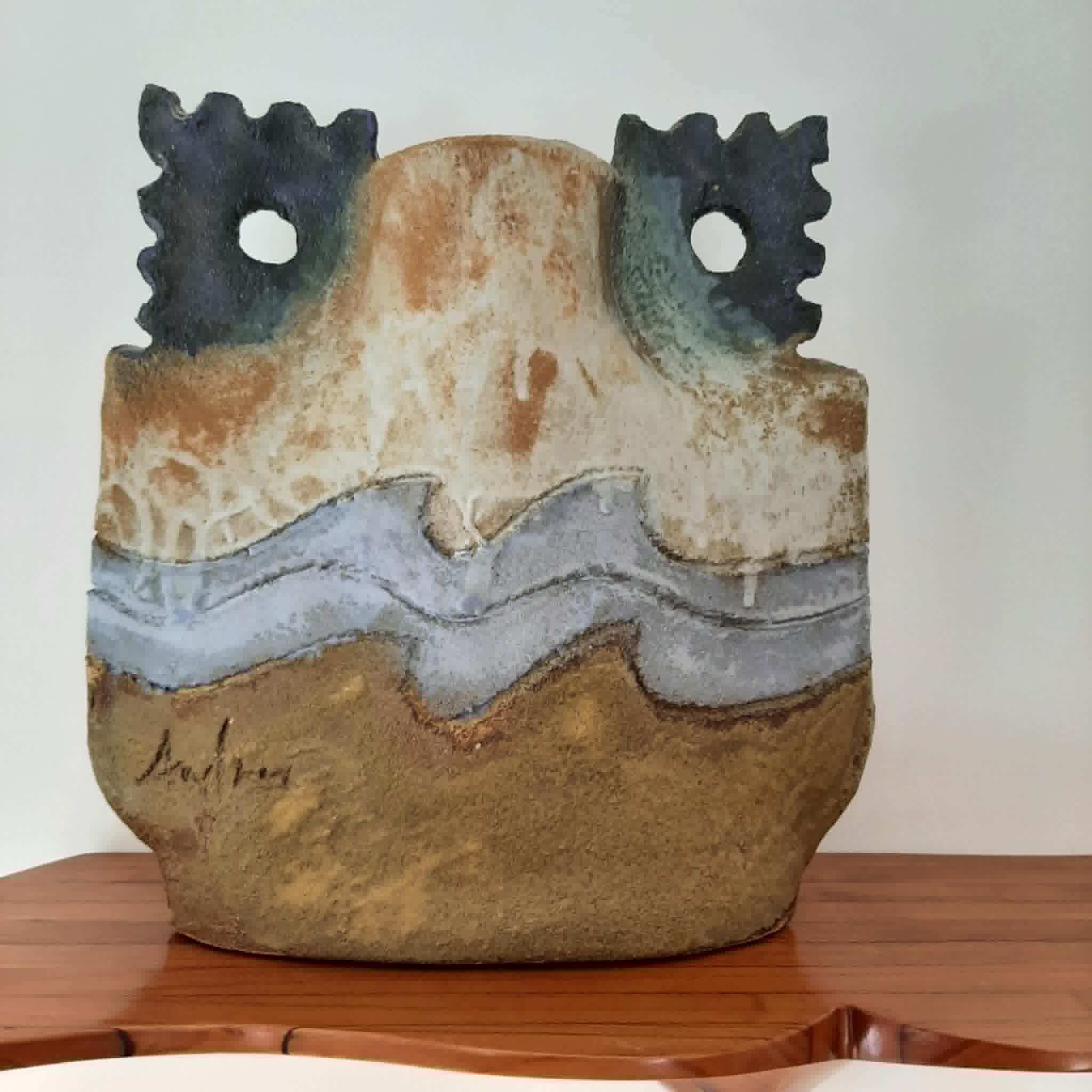 Poterie forme carre signee/ evocation d une vague