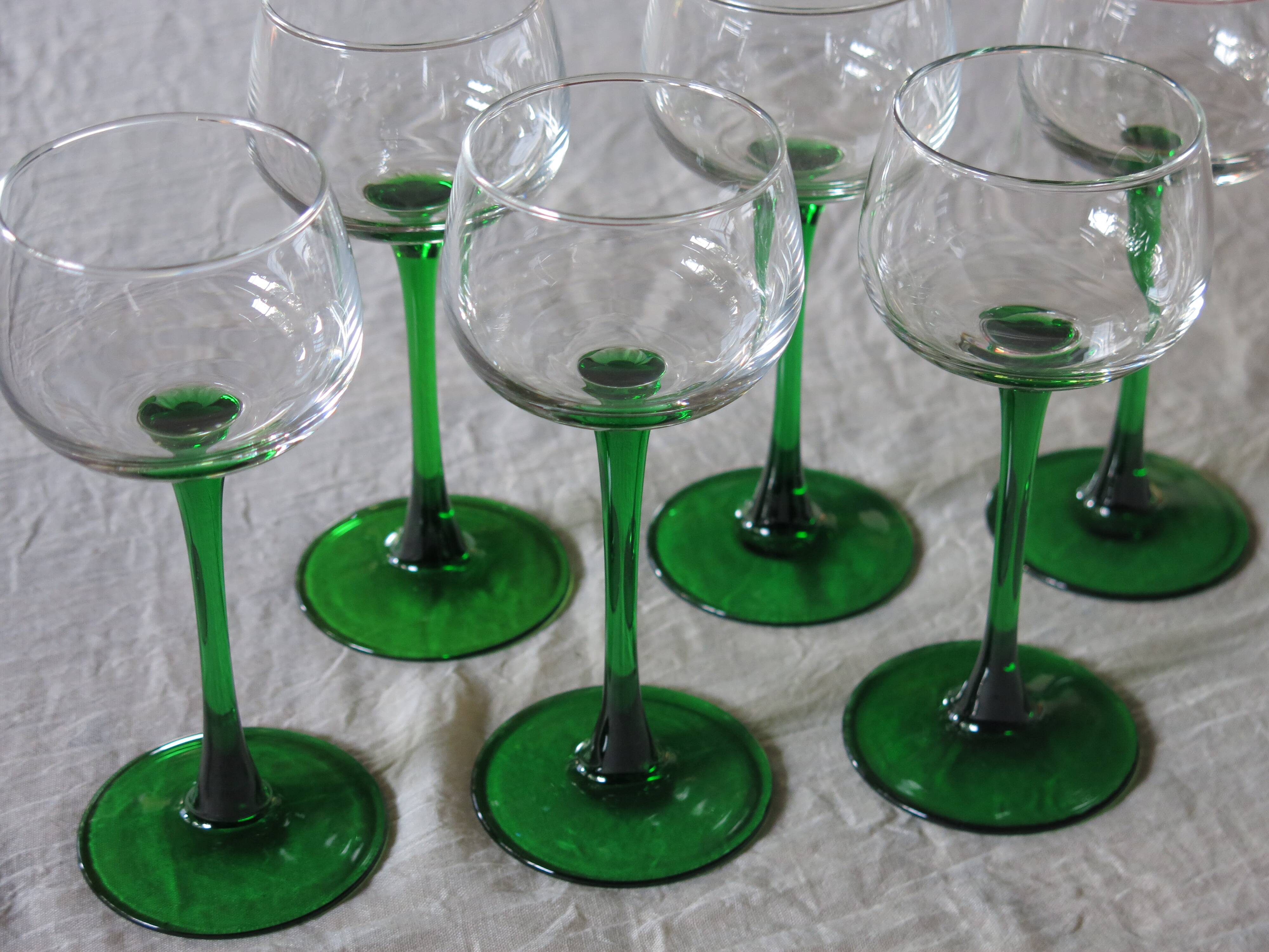 6 colored white wine glasses from Alsace in very good condition