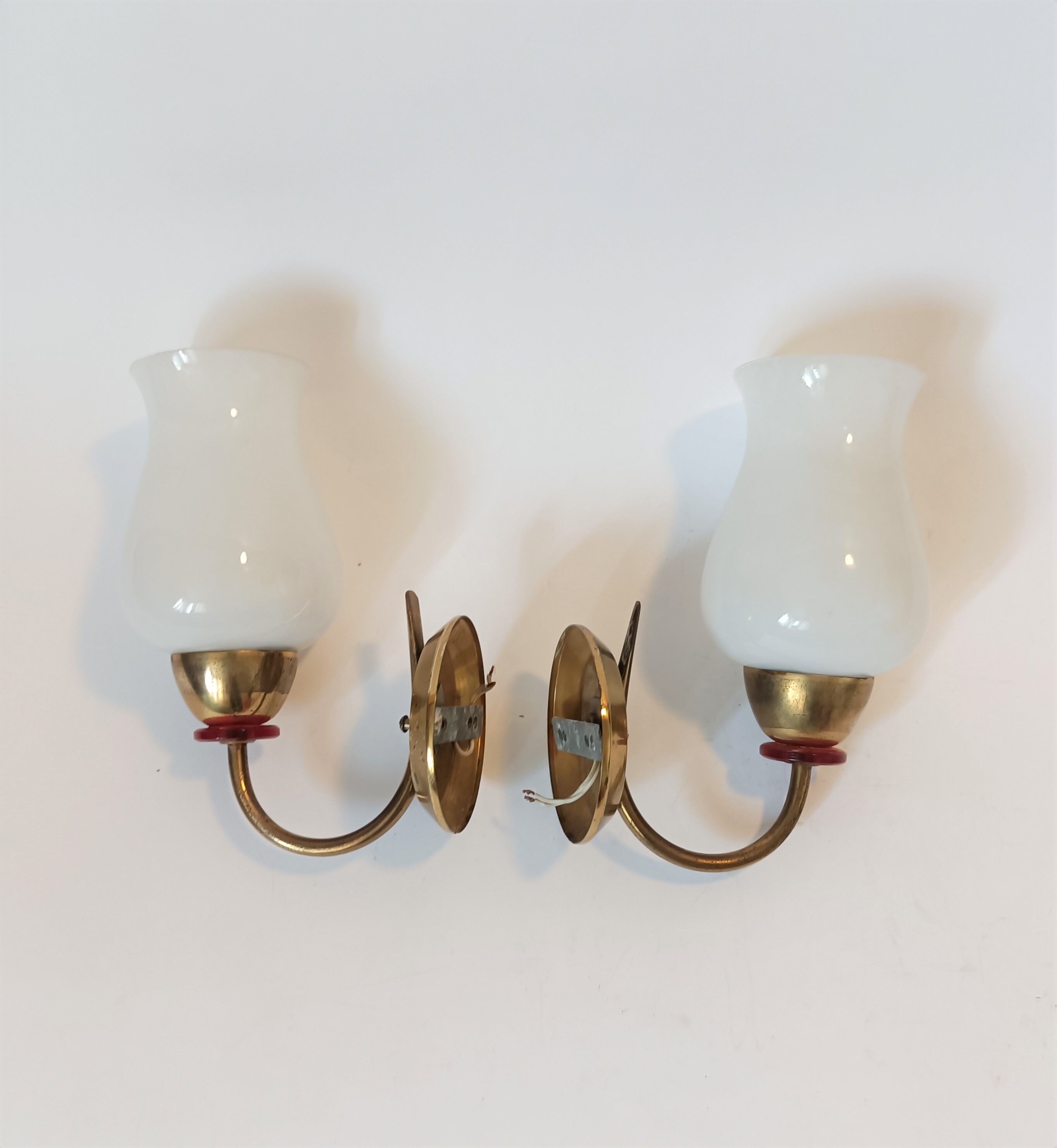 Pair of 1950 wall lamps in vintage golden brass