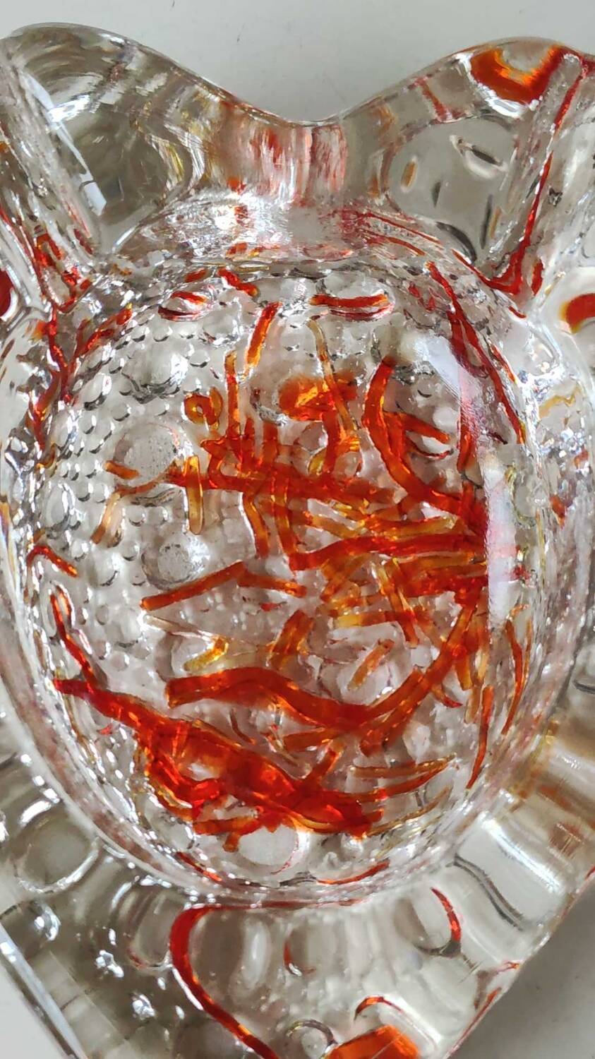Empty pocket/Ashtray, l in blown art glass/Heart shape with inclusions of orange filaments. In Murano style