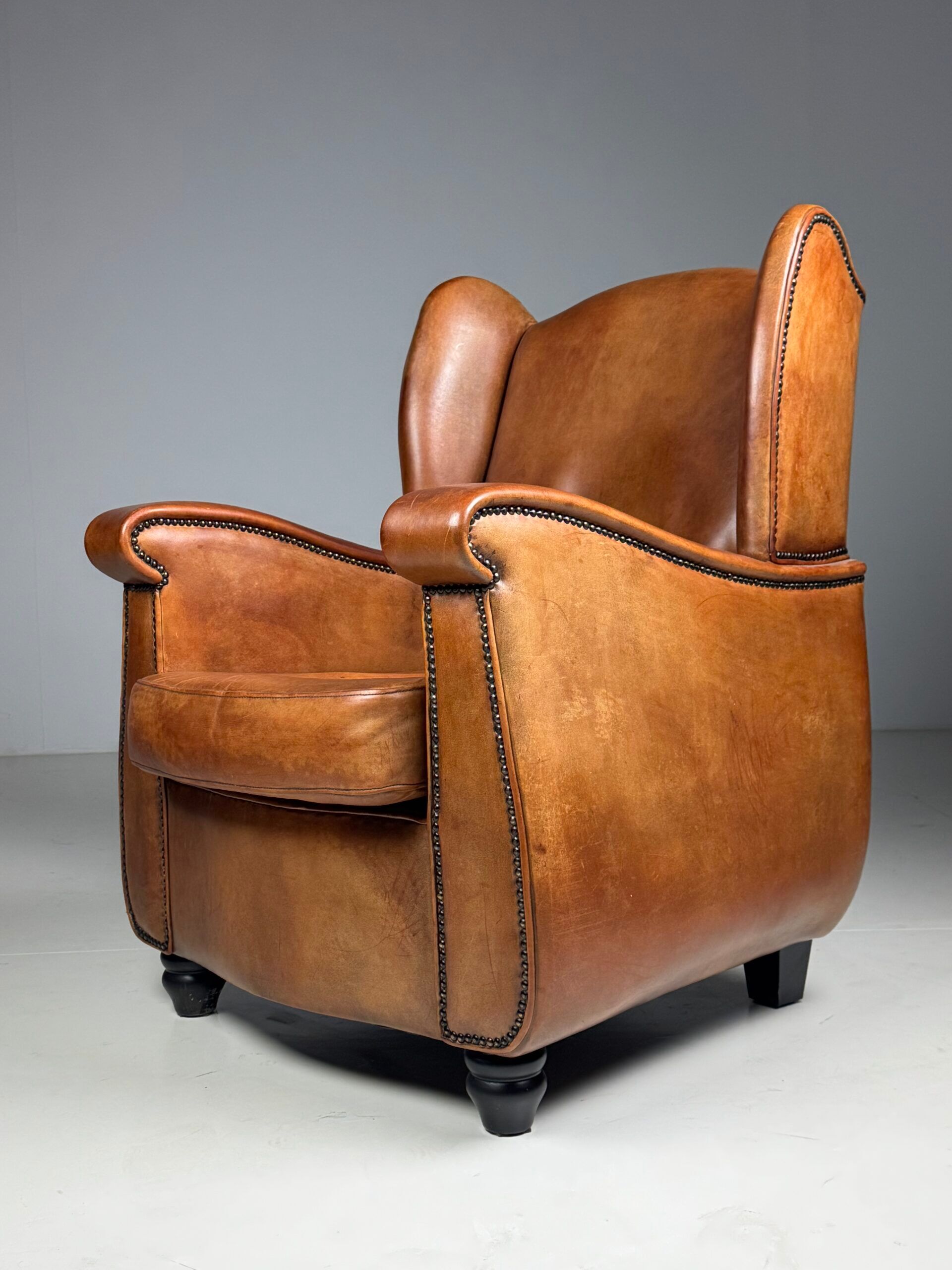 Set of 2 sheepskin club armchairs