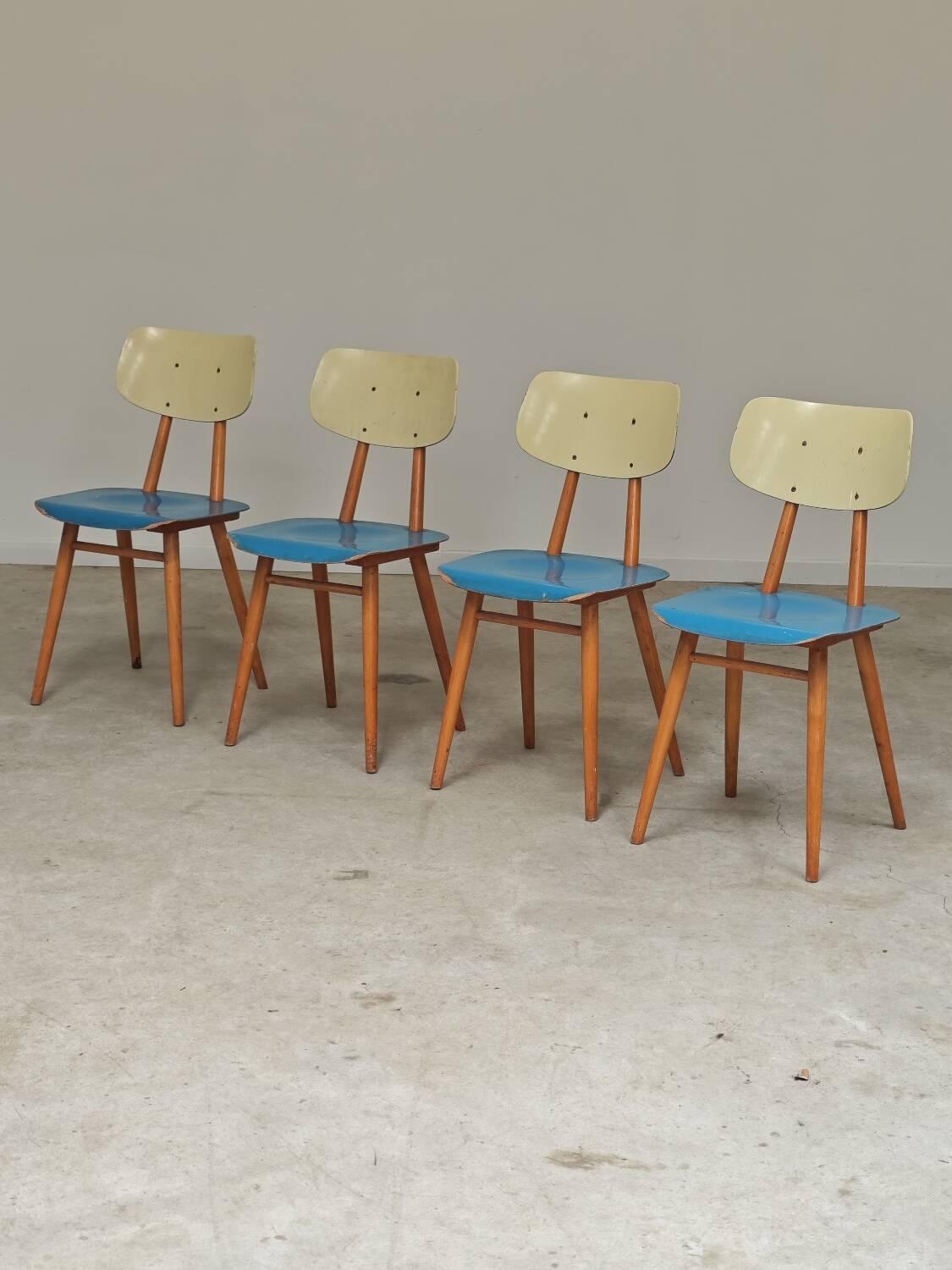 Set of 4 wooden chairs TON Bystrice Thonet blue