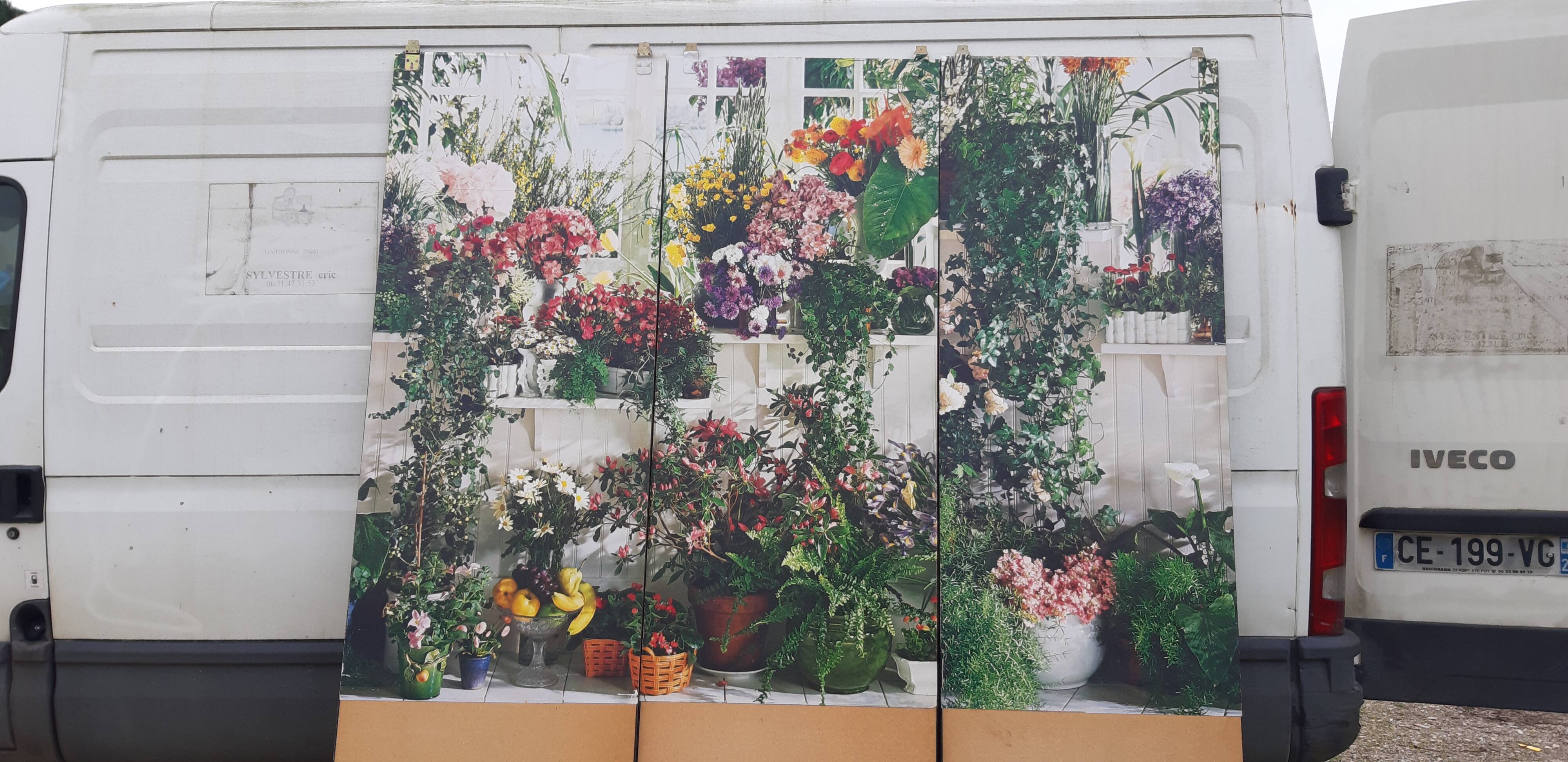 3 sliding panels printed on paper