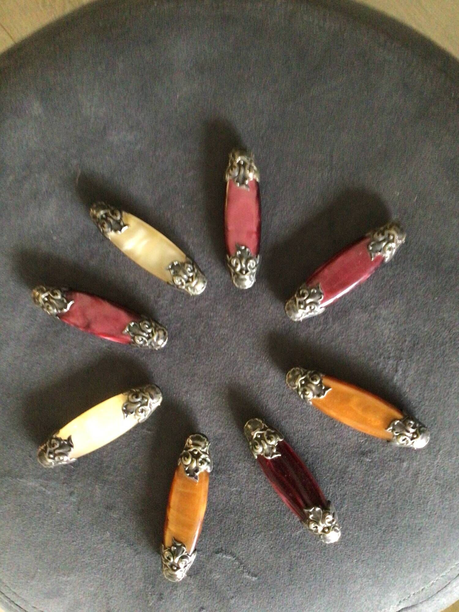 Baroque knife holder