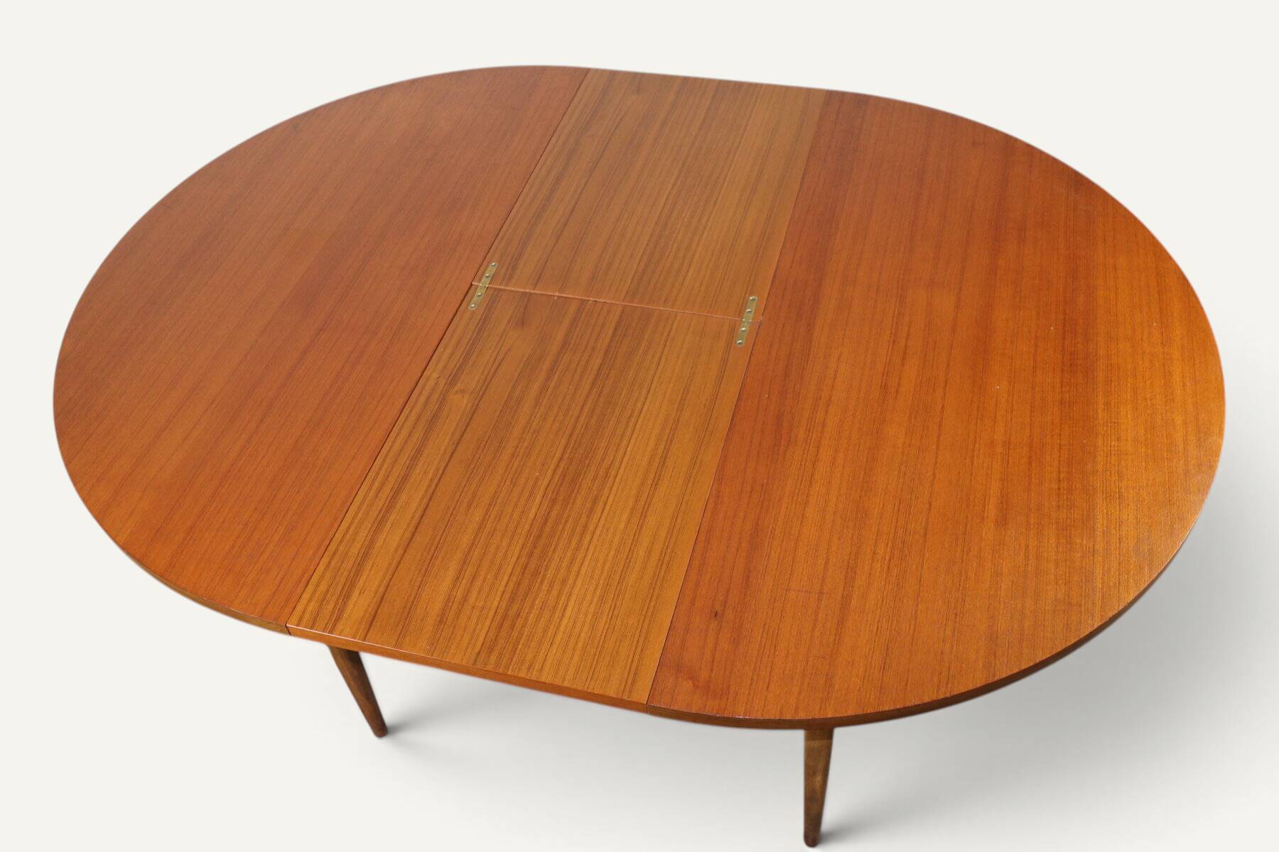 Round extendable dining table in teak – 1960s