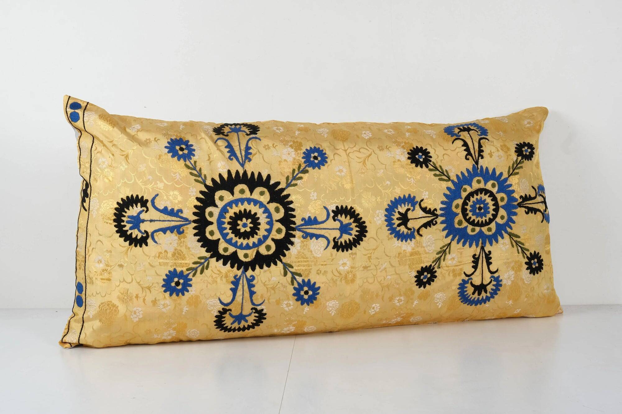 Housse de coussin brodée vintage 109x56 cm