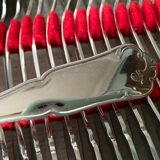 Complete stainless steel housewife