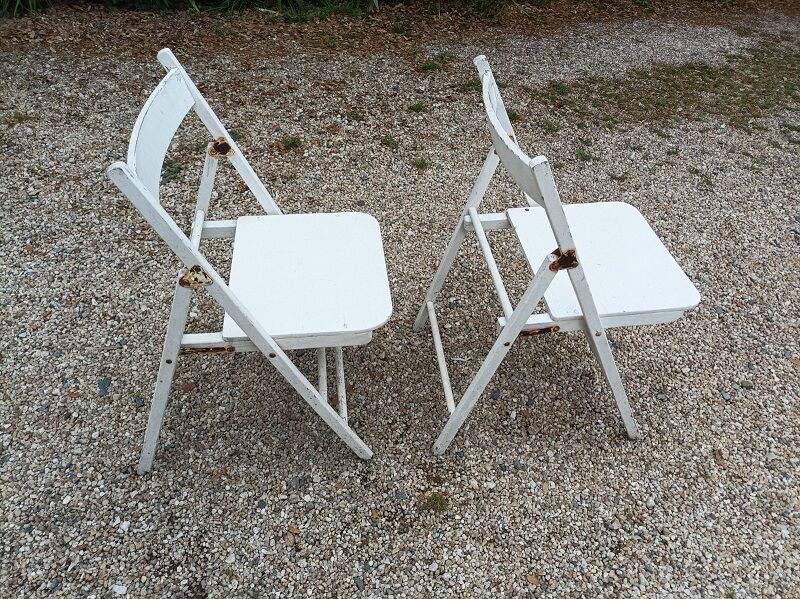 Folding chairs in wood