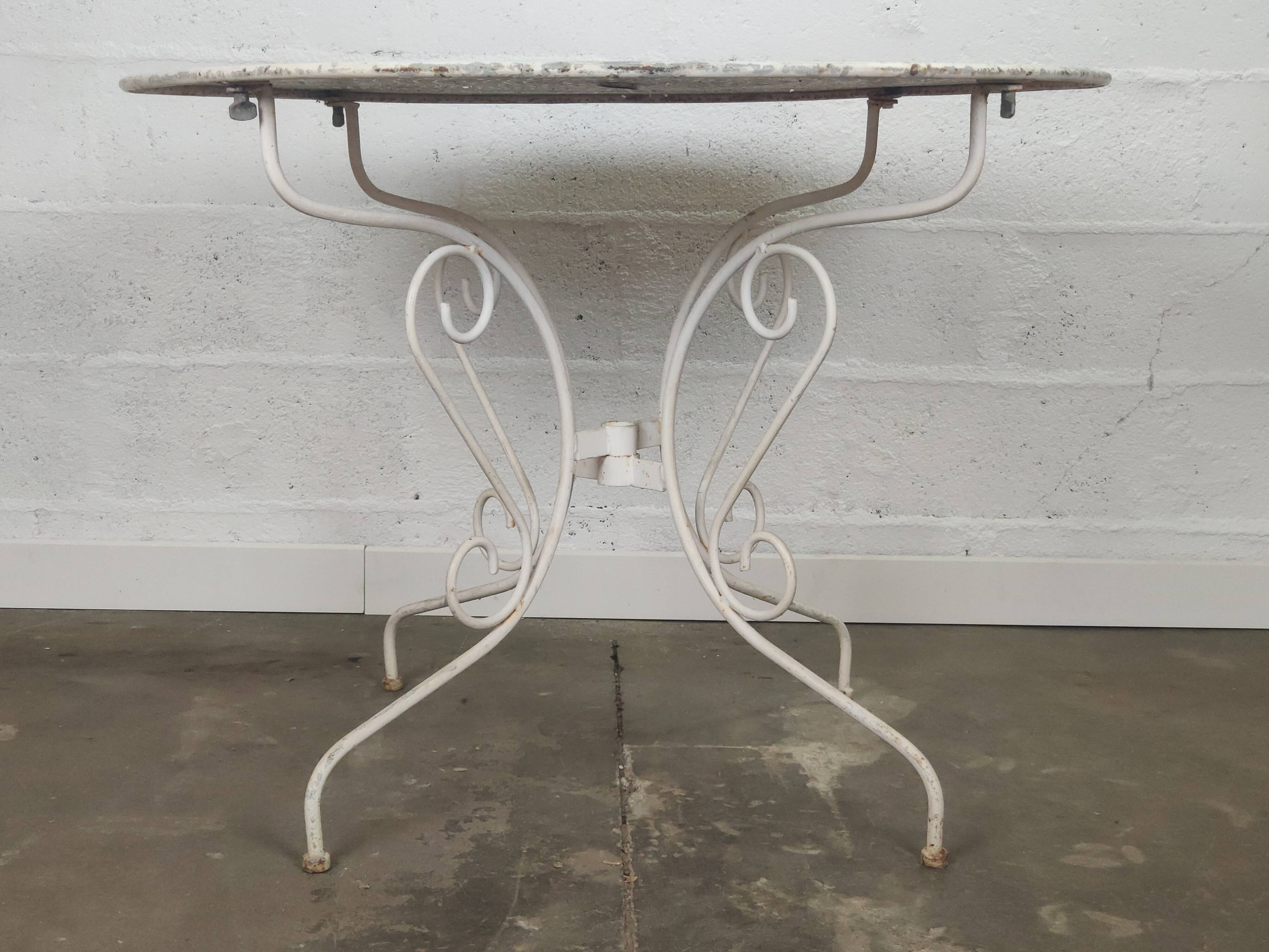 Table de jardin et chaises fer forgé blanc ancien