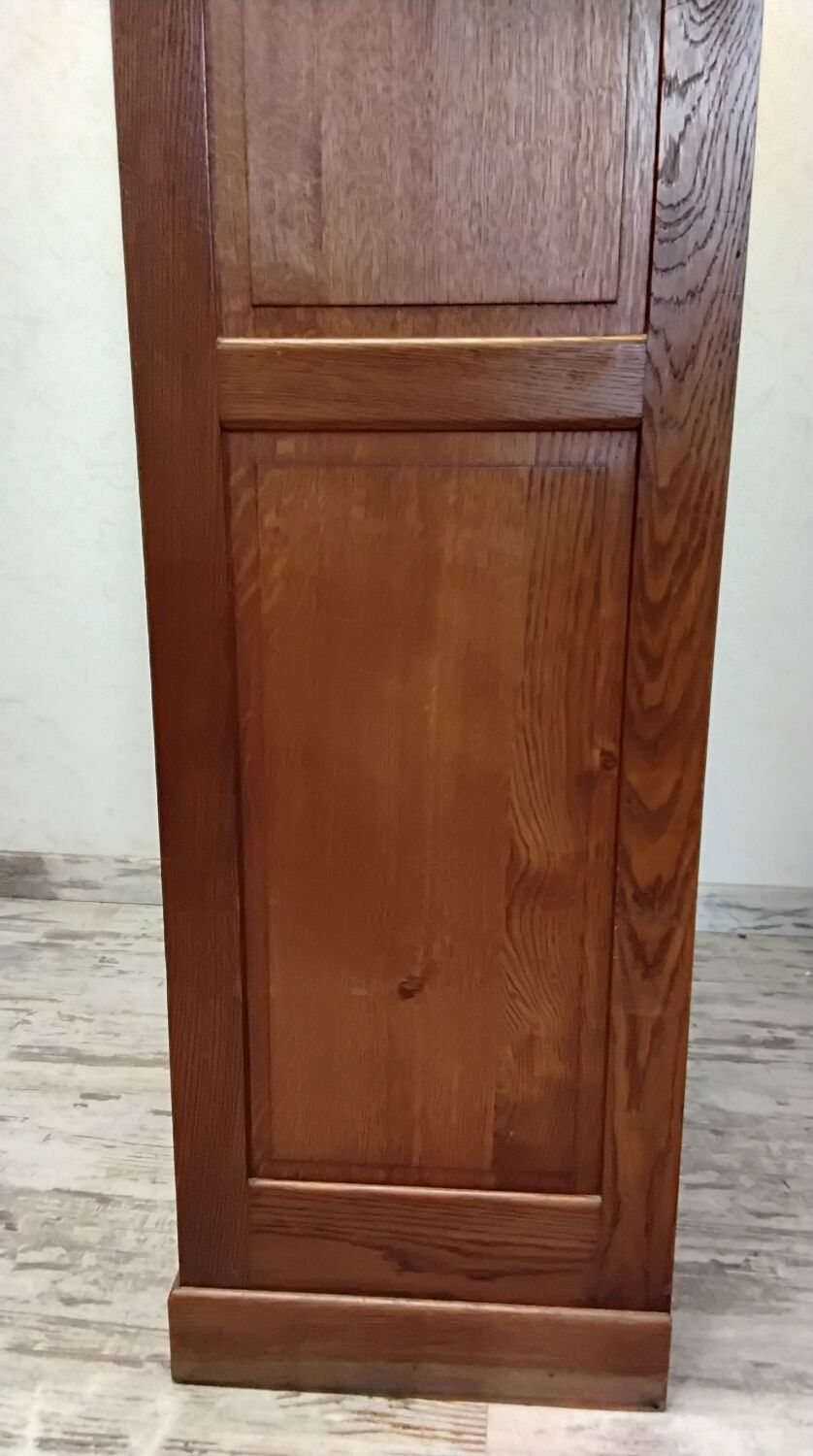 Double curtain cabinet