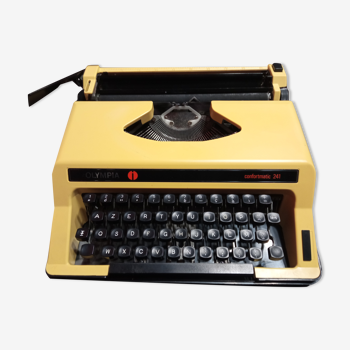 Typewriter Olympia Conformatic 241 vintage 1970