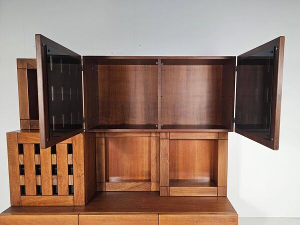 Buffet Plato en bois de noyer massif par Ferdinando Meccani, 1969