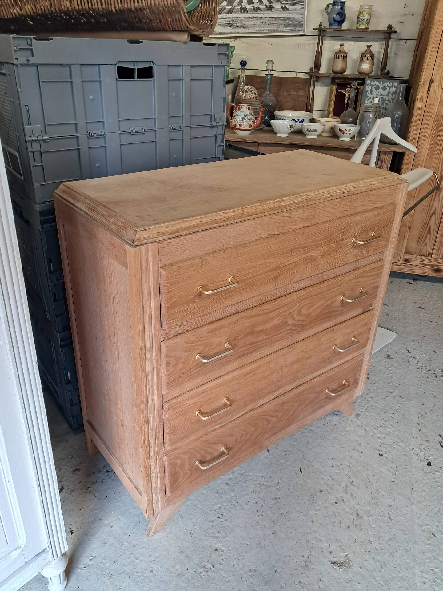 Chest of drawers