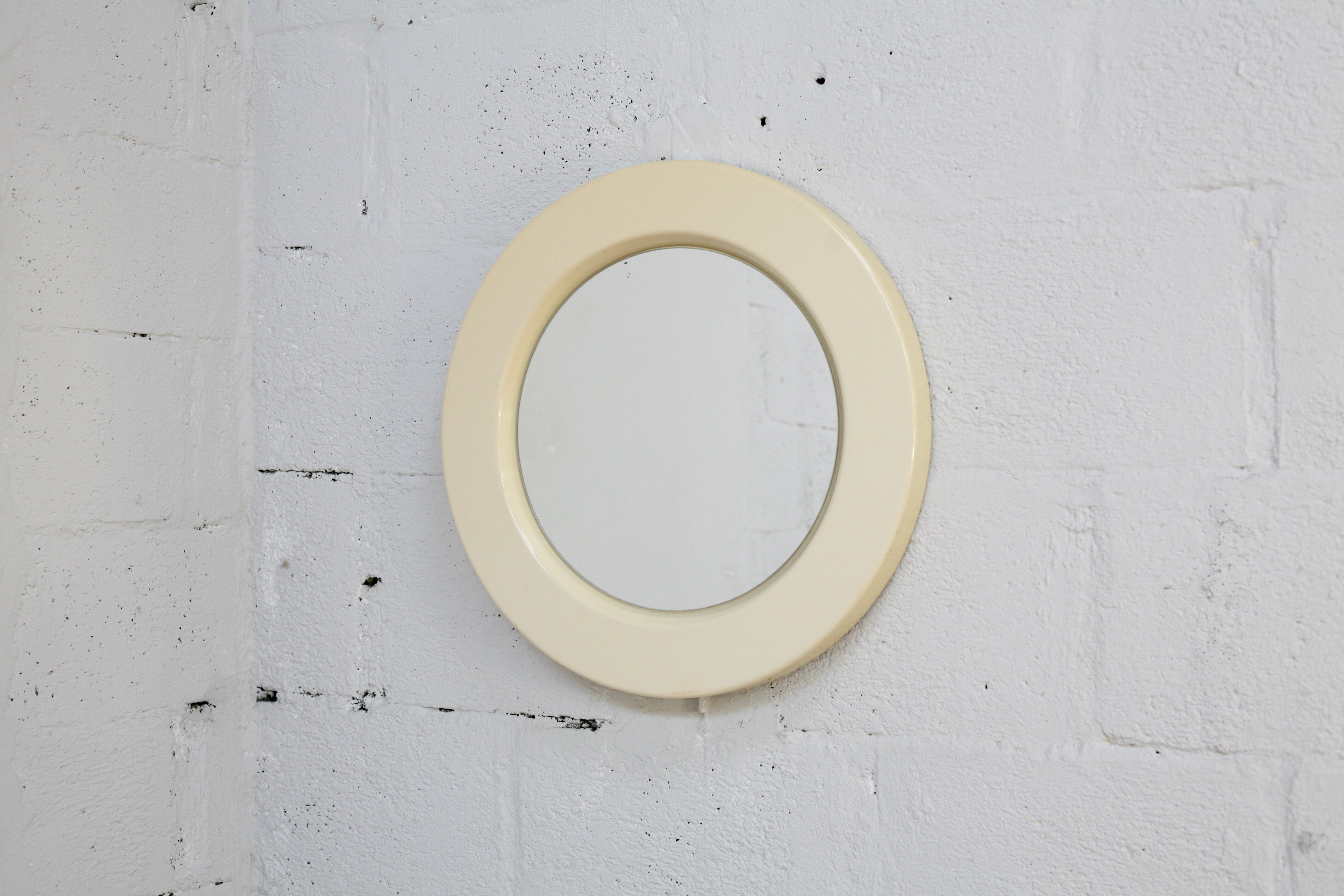 Miroir space age circulaire  couleur "sable", France, circa 1970