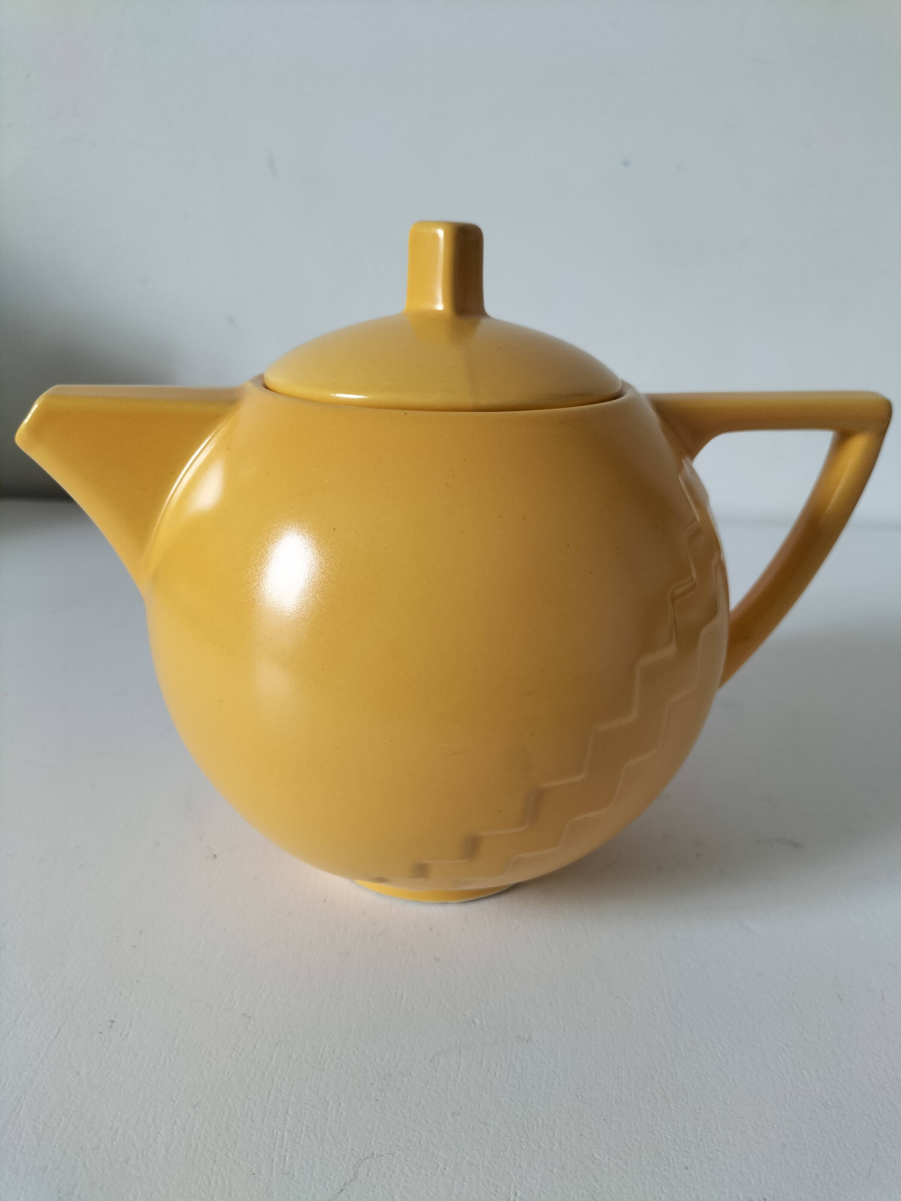 Salins Teapot – Memphis Design 1980s, Golden Yellow Color