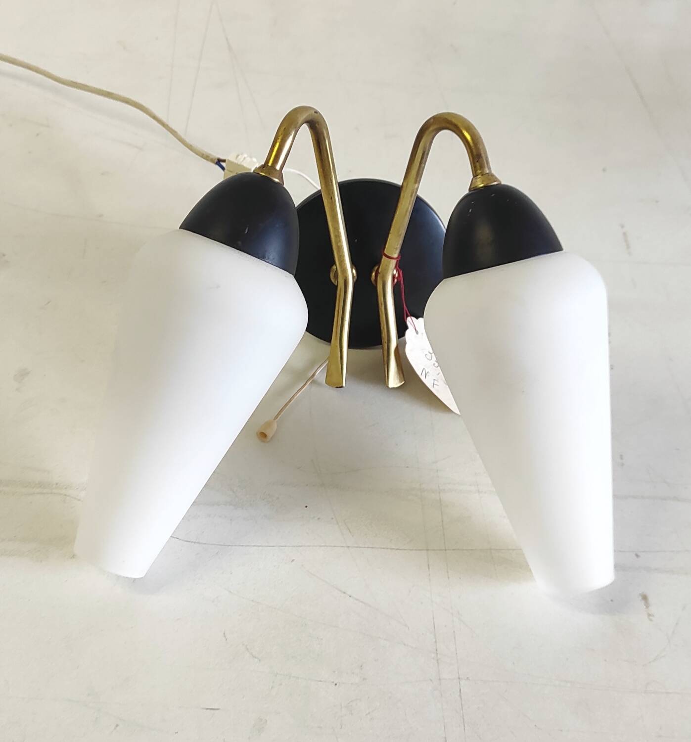 Appliques moderniste double feux métal doré et opaline - années 50/60