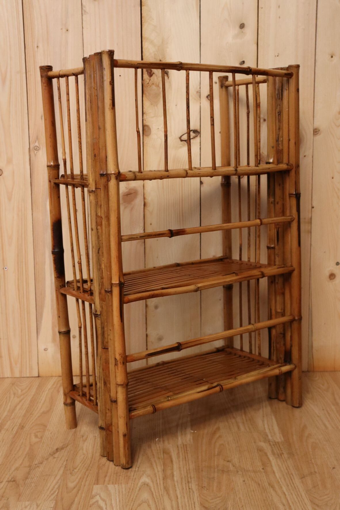 Foldable bamboo shelf