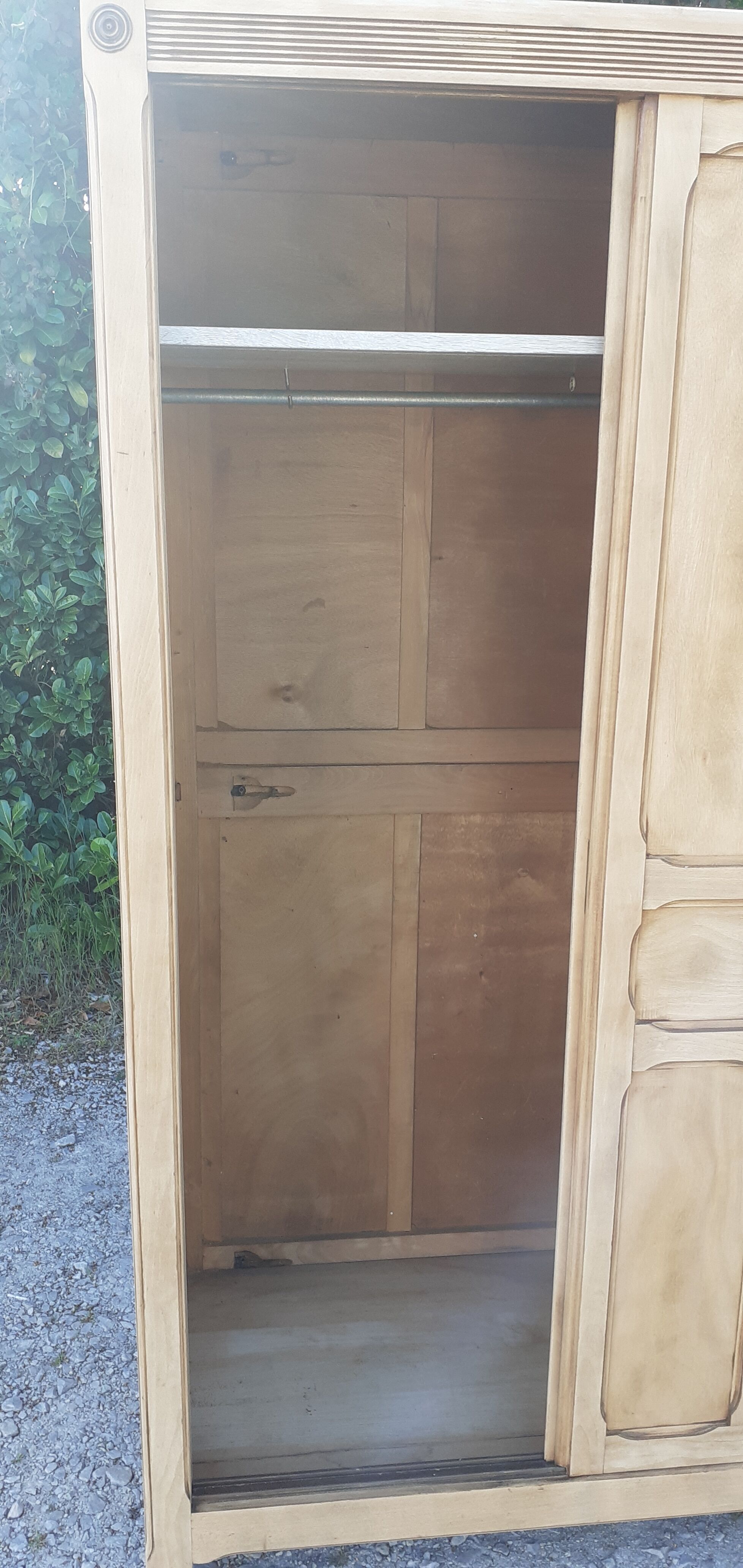 Parisian cabinet with 2 sliding doors 1 shelf solid beech
