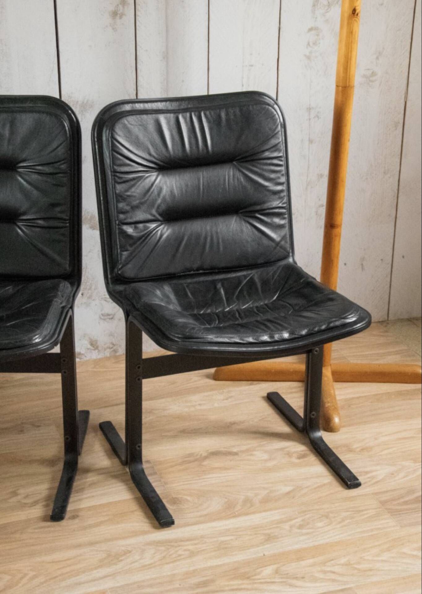 Paire de chaises cuir