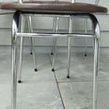 3 Chaises en skaï marron chocolat des années 1960-1970, estampillées.