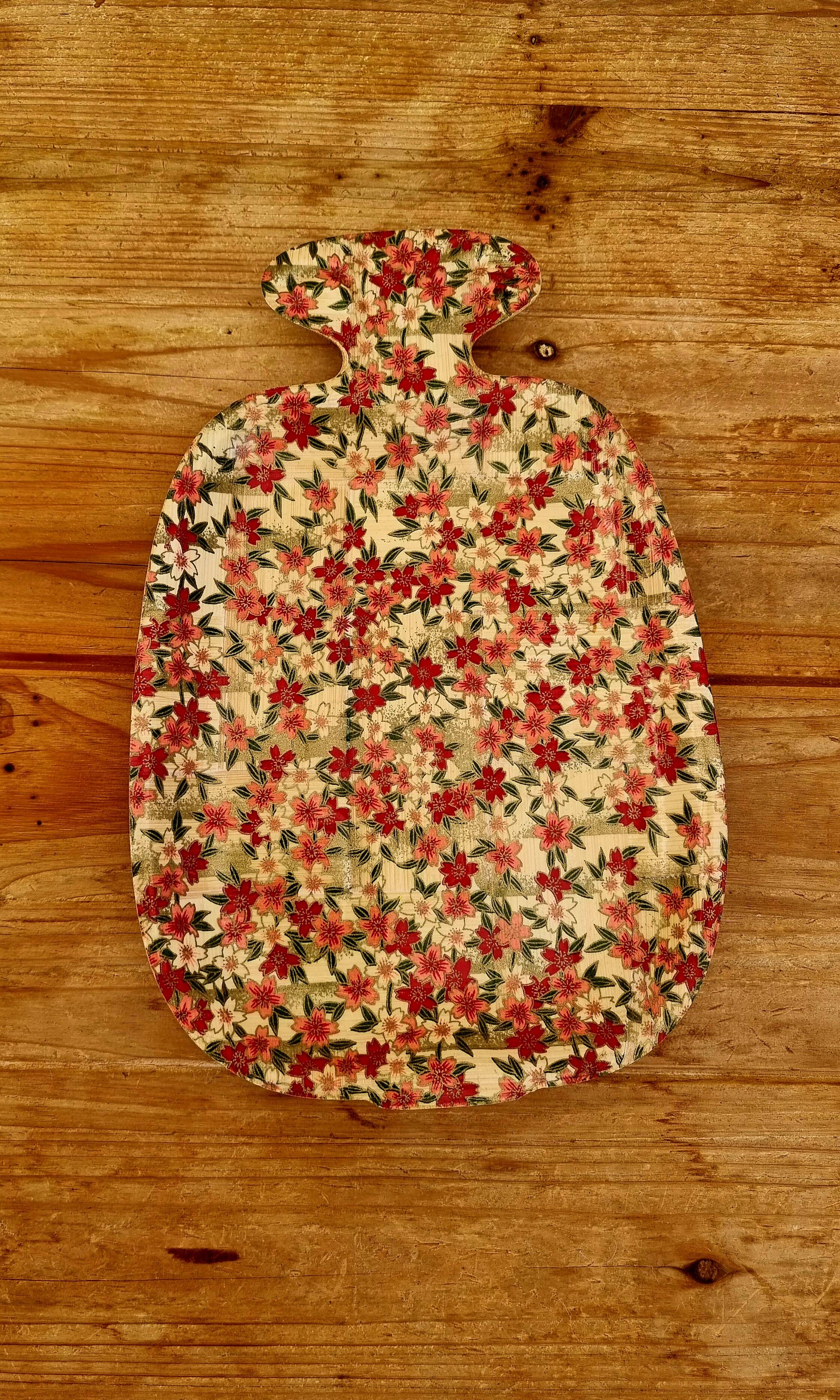 Bamboo dish with vintage floral patterns