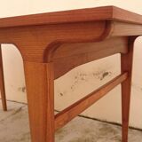 Scandinavian style table with extensions