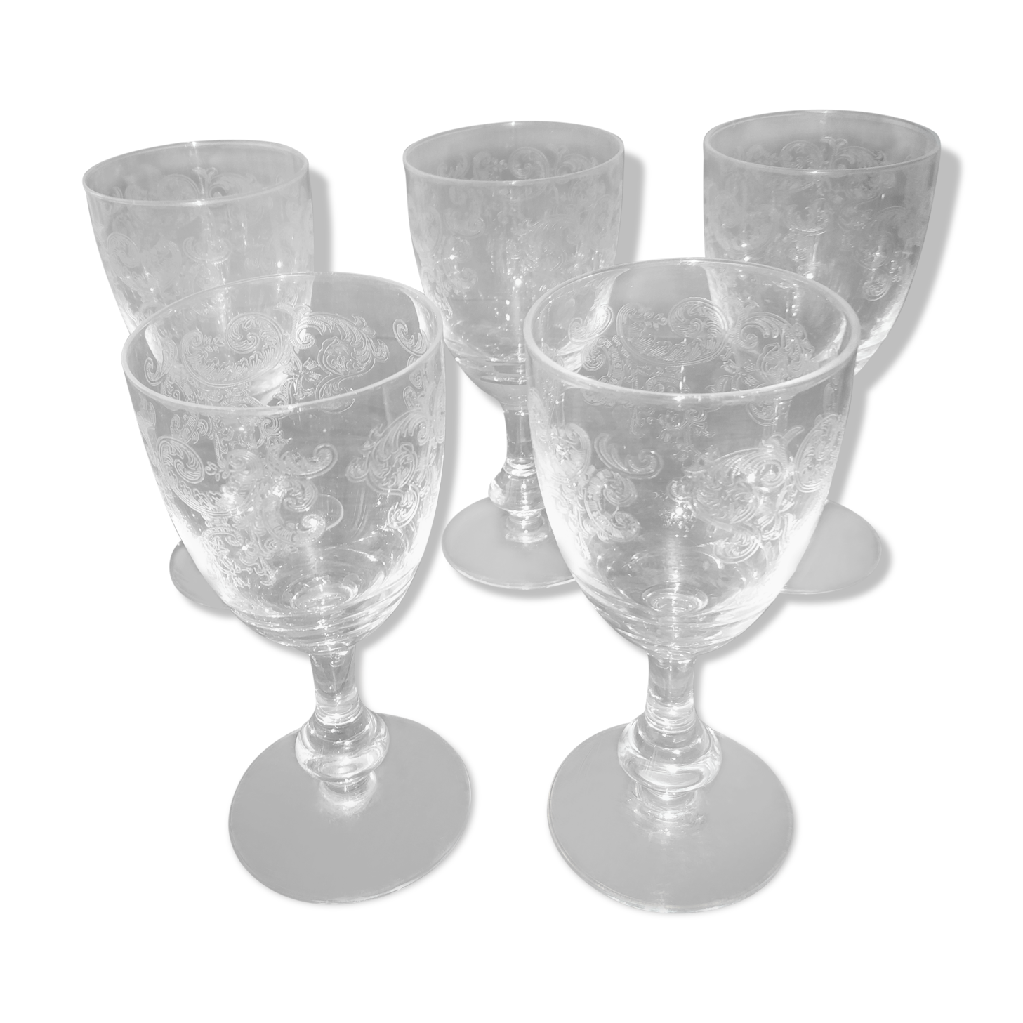 Suite de 5 verres a vin en cristal gravé ancien