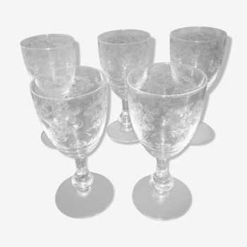 Suite de 5 verres a vin en cristal gravé ancien