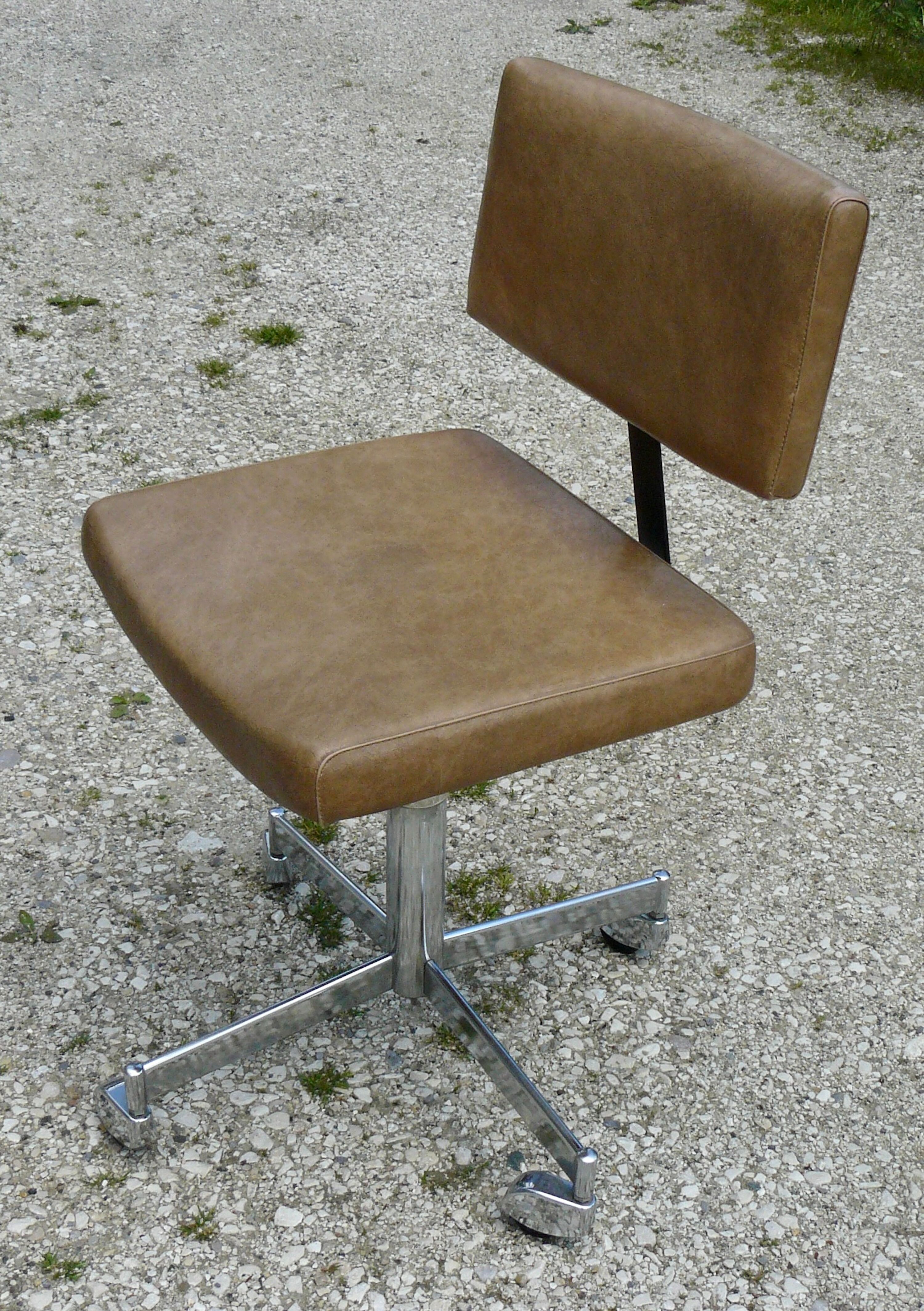 Swivel desk chair with modular height vintage 1970