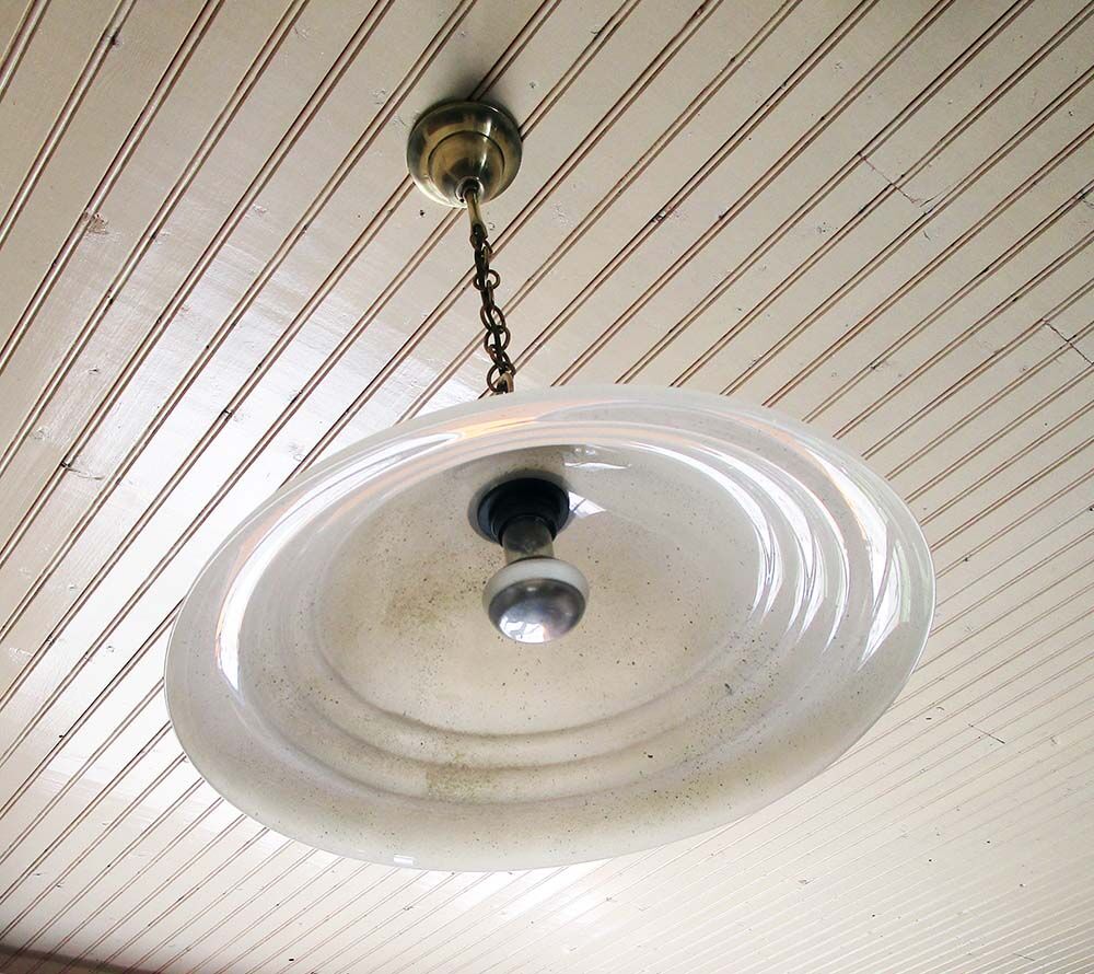 Suspension dome in satin and brass glass