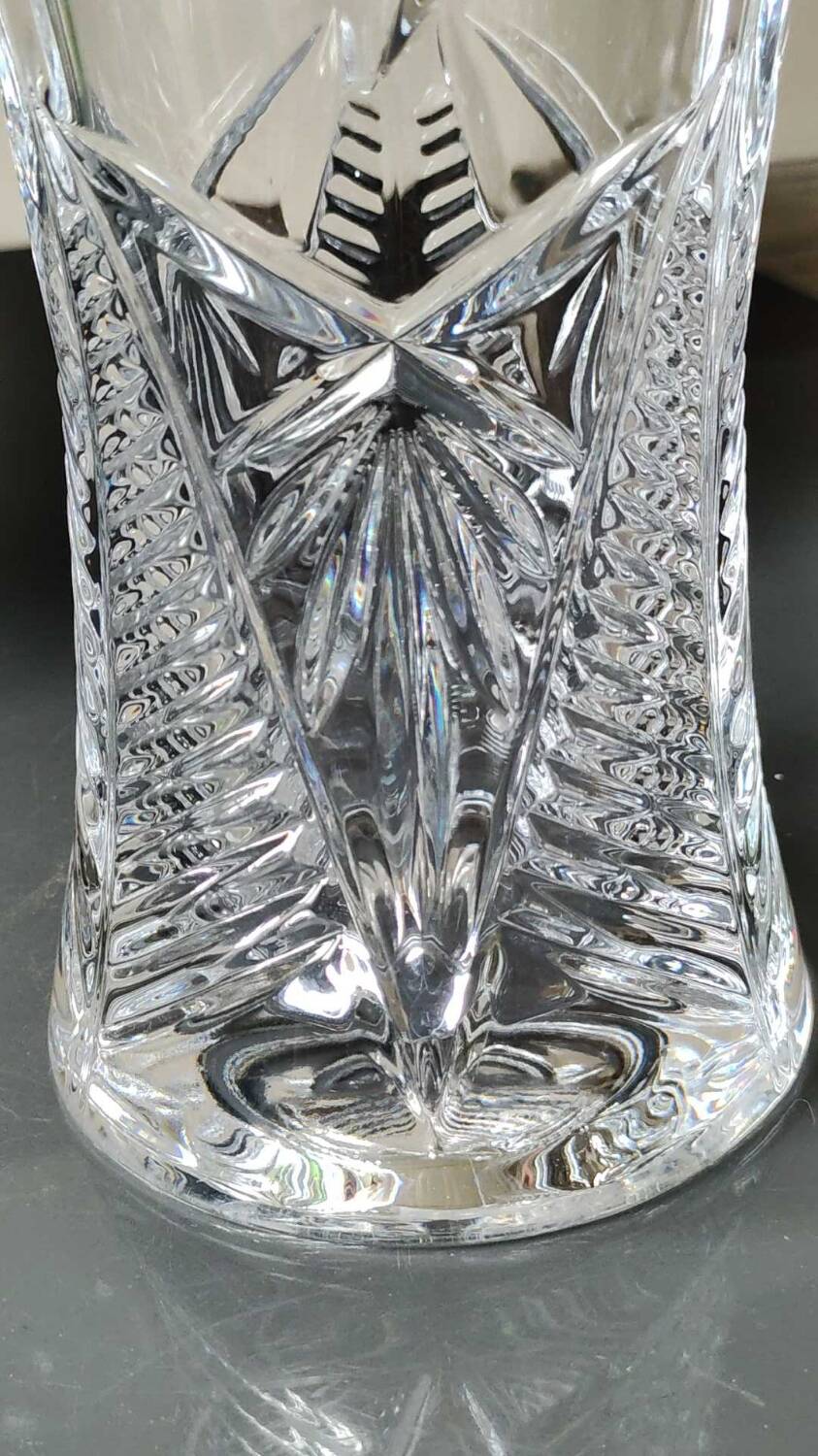 Vase in cut Bohemian crystal. Cross/Star/Foliage patterns. Boho-Chic style. High 24.5 cm