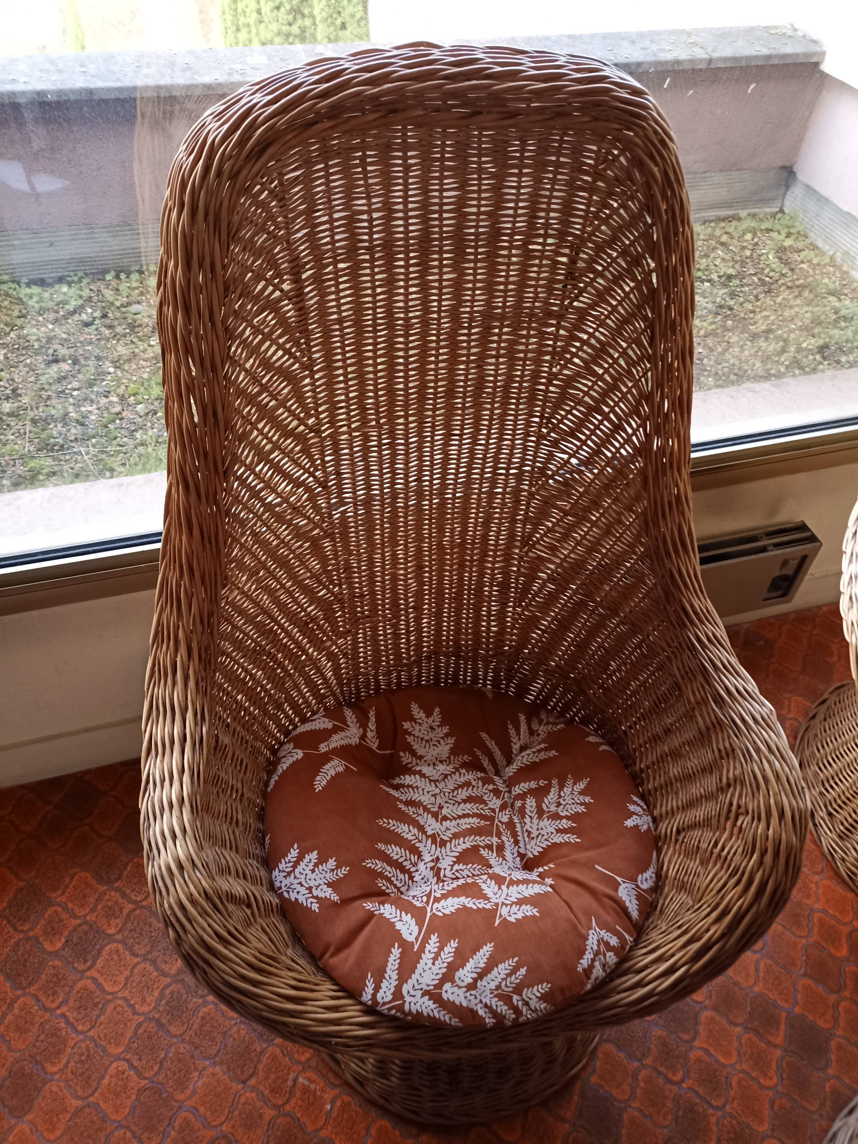 Rattan garden furniture set consisting of 3 armchairs and matching table