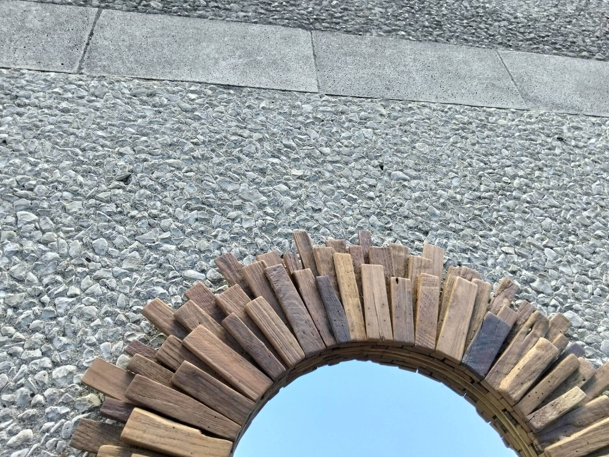 Round mirror