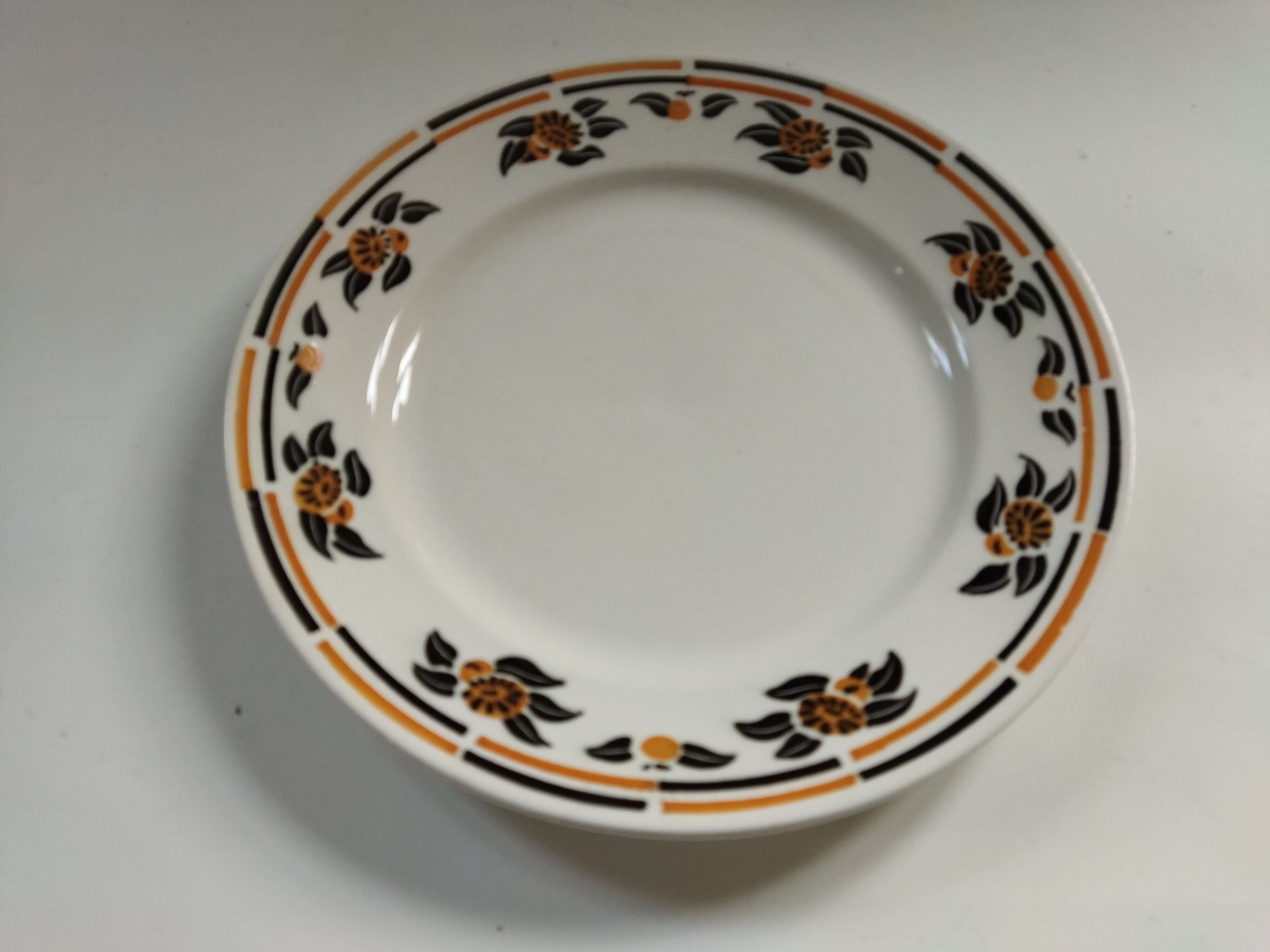 8 Badonviller “Modern” plates