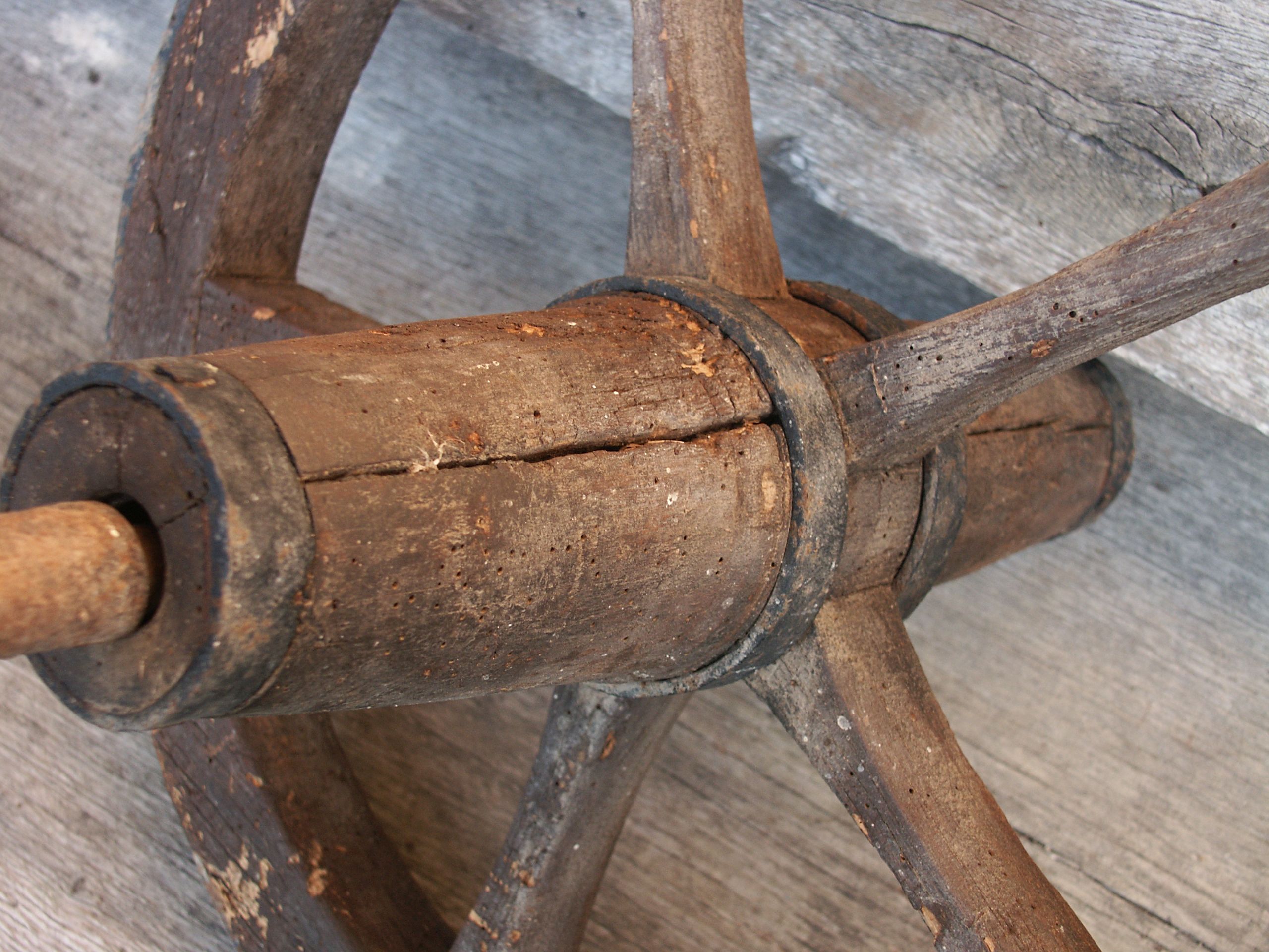 Roue de brouette ancienne