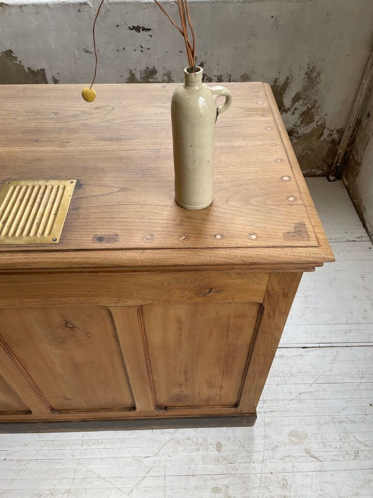 Early 20th century oak trade counter