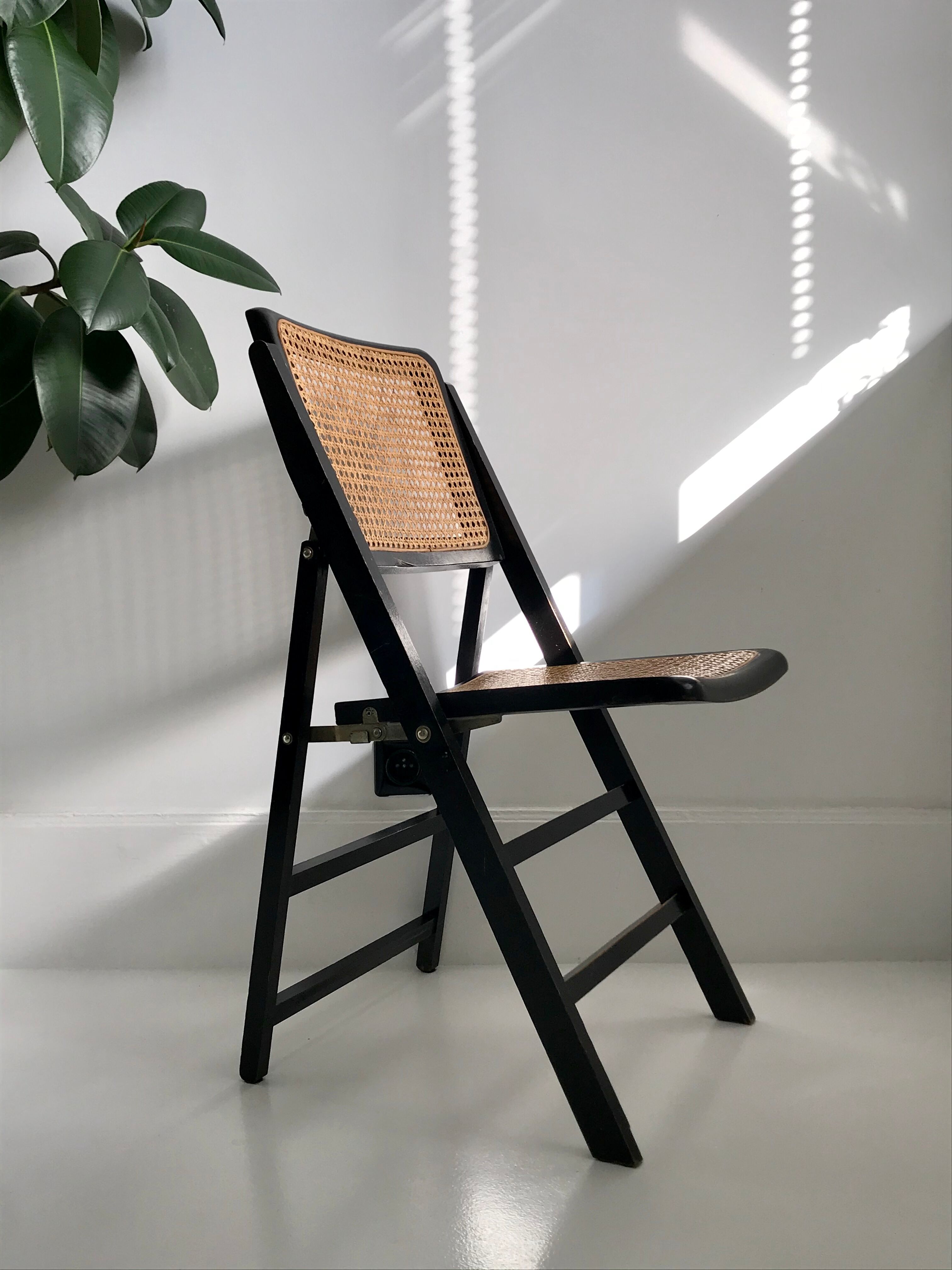 Chaise pliante cannée