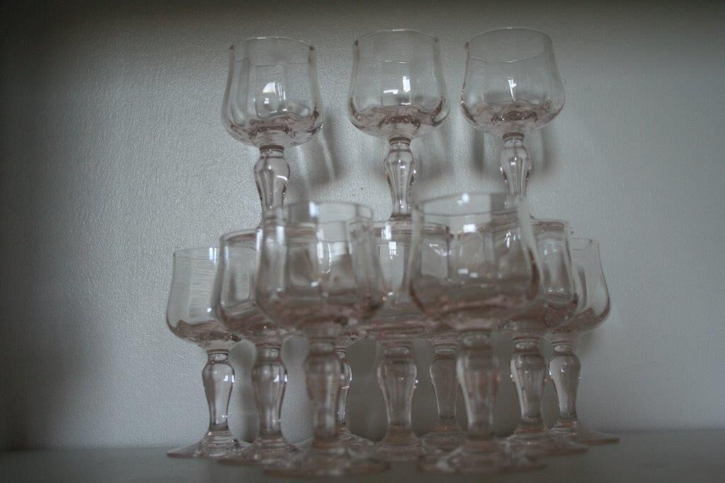 Verres à pied facettés verre rosé x 12