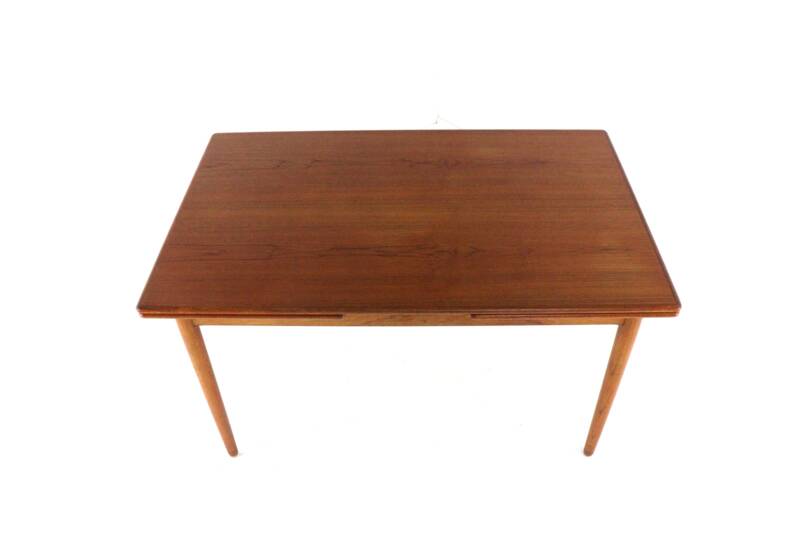 Rectangular extendable Danish dining table 'Flovt' in modern mid-century teak.