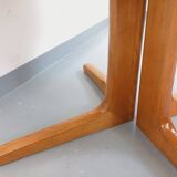 Vintage round dining table in Scandinavian style from the 60s and 70s in elm.