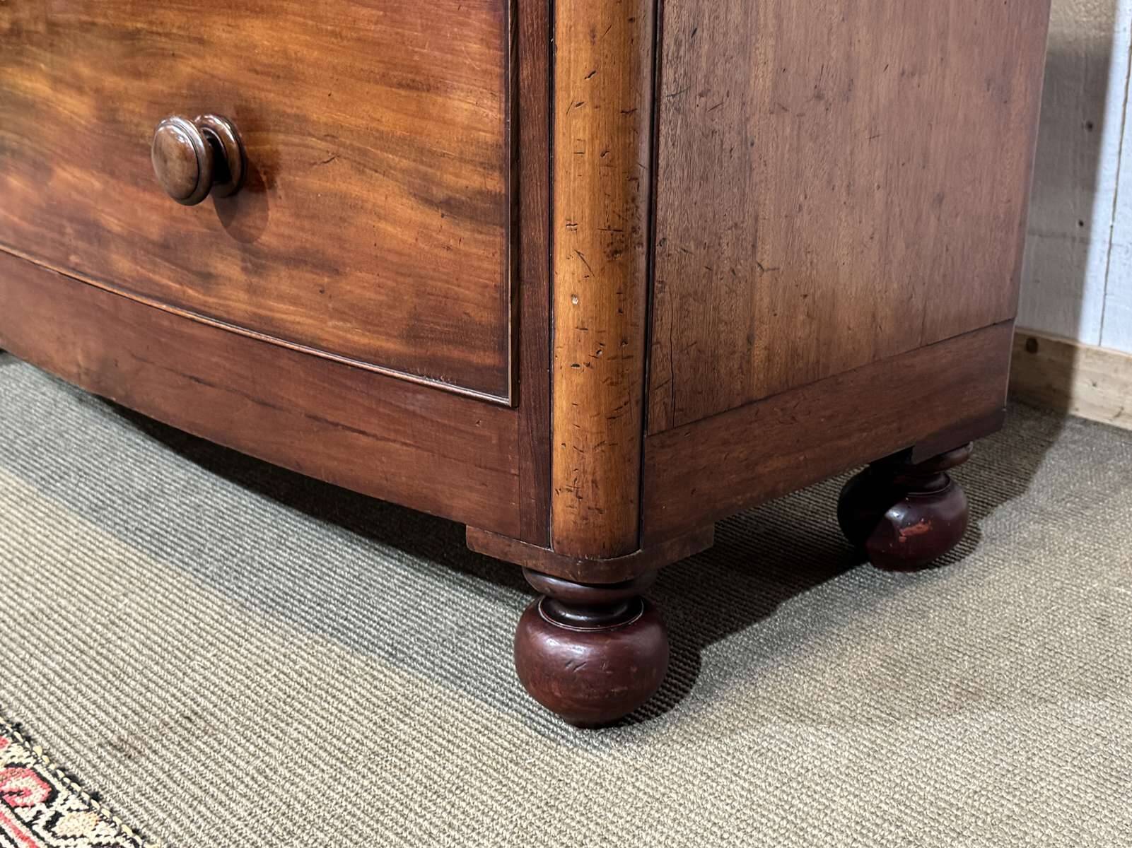 Commode Victorienne anglaise en acajou XIXème