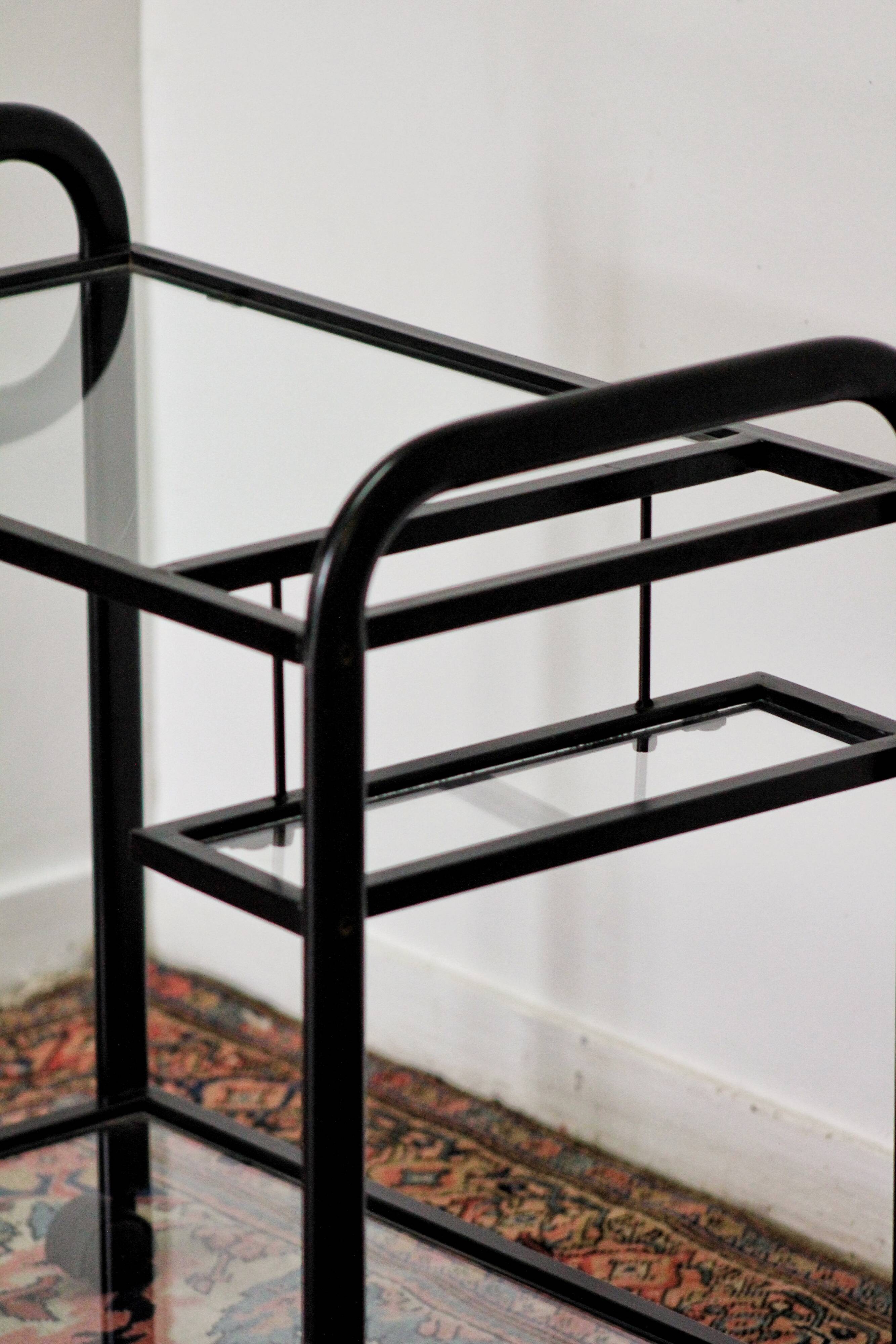 Black metal rolling dessert