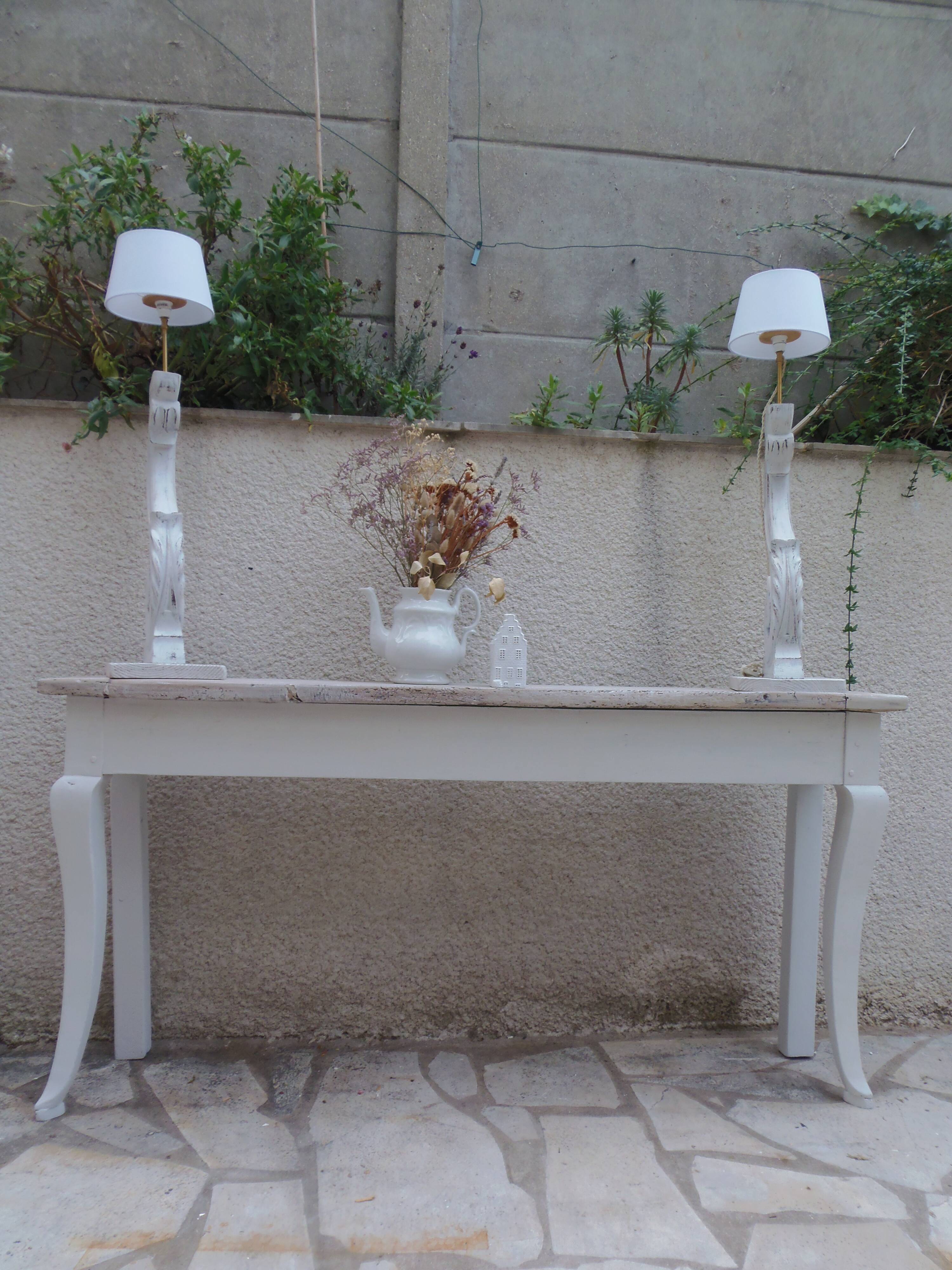 Console with a weathered grey cotton base, top in bleached walnut.