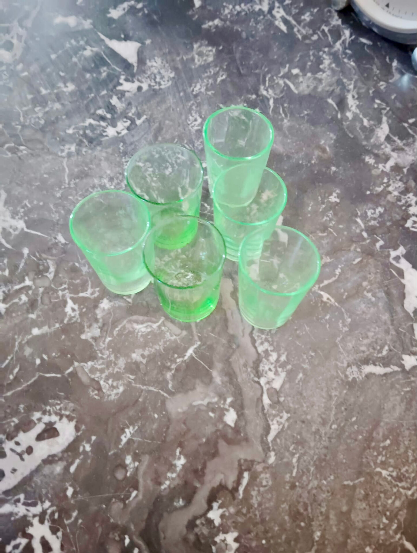 Set of 6 antique glasses in uraline – uranium glass – vintage