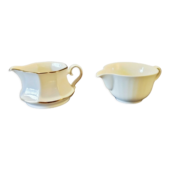 Deux pots en porcelaine blanche