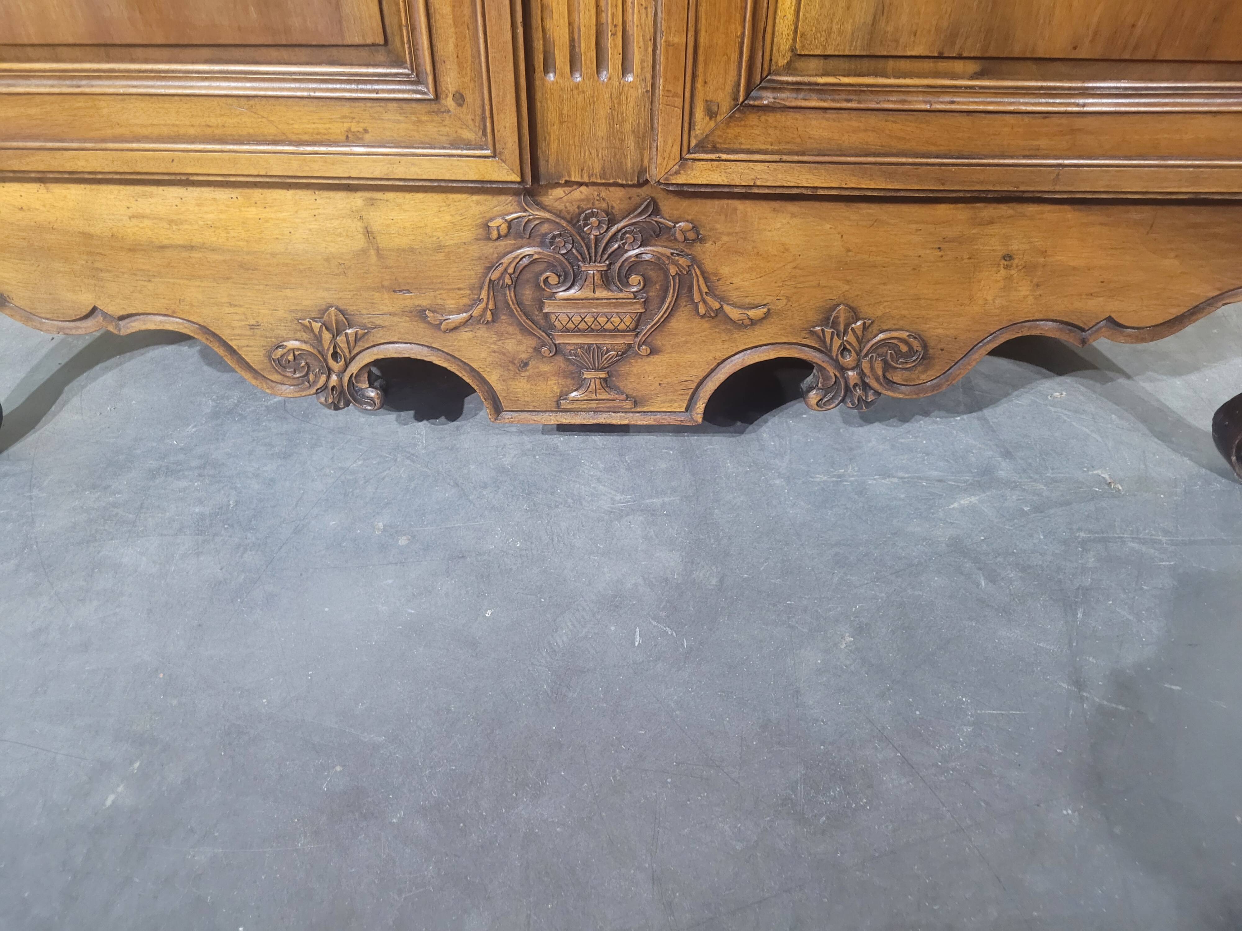 Low walnut cabinet from the late 18th century
