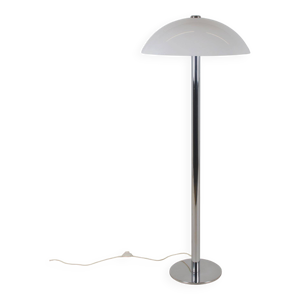 Lampadaire conçu par