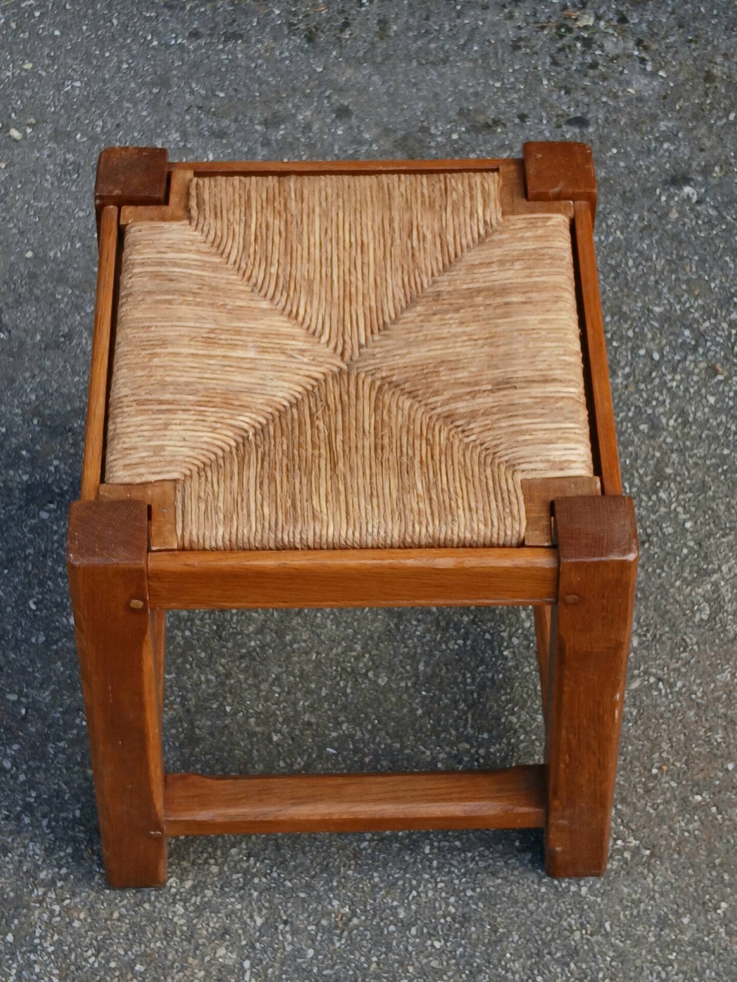 Tabouret paillé en chêne